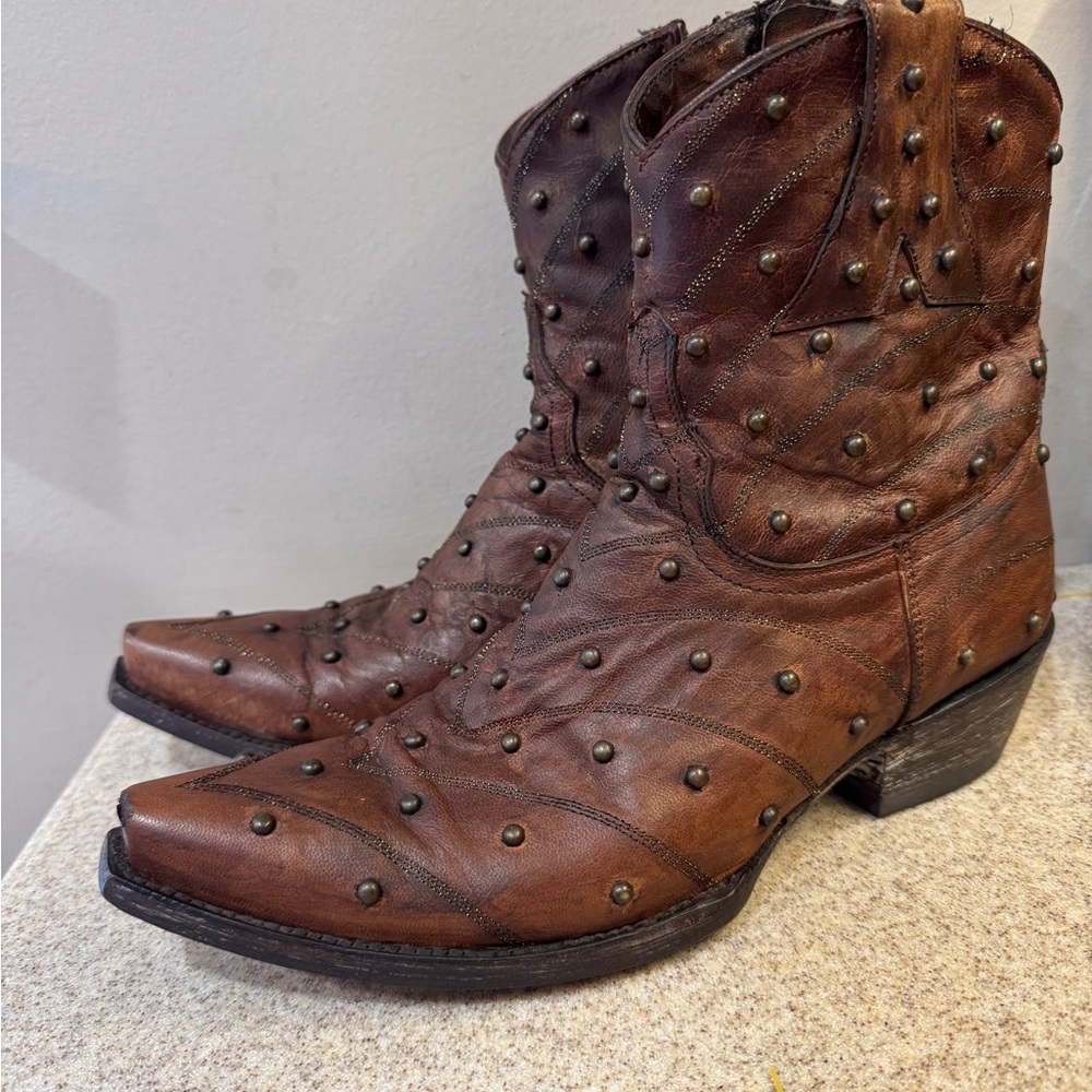 Old Gringo Brown Studded Ankle Boots 8.5. EUC